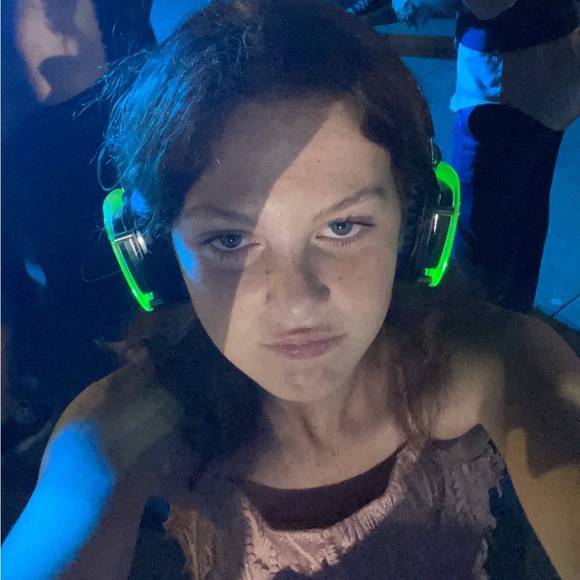 Meet your Posher, Chloe - Picture 3 of 3